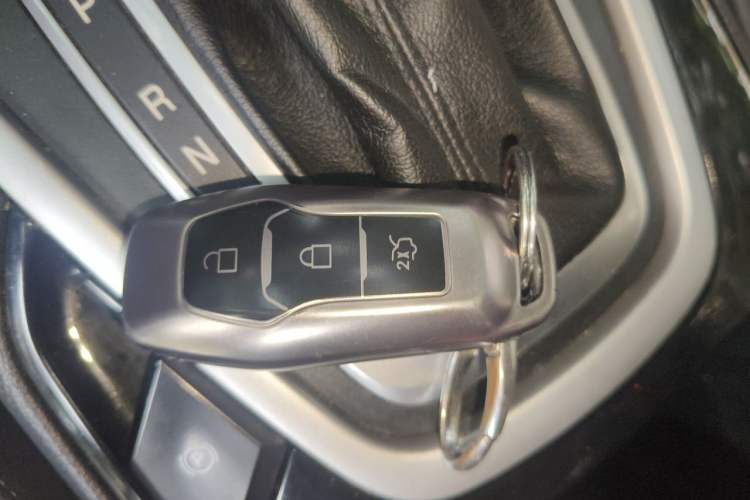 Used Ford Edge 2016 EcoBoost 245 Two-Wheel-Drive Platinum Edition 7-Seater Vehicle Key