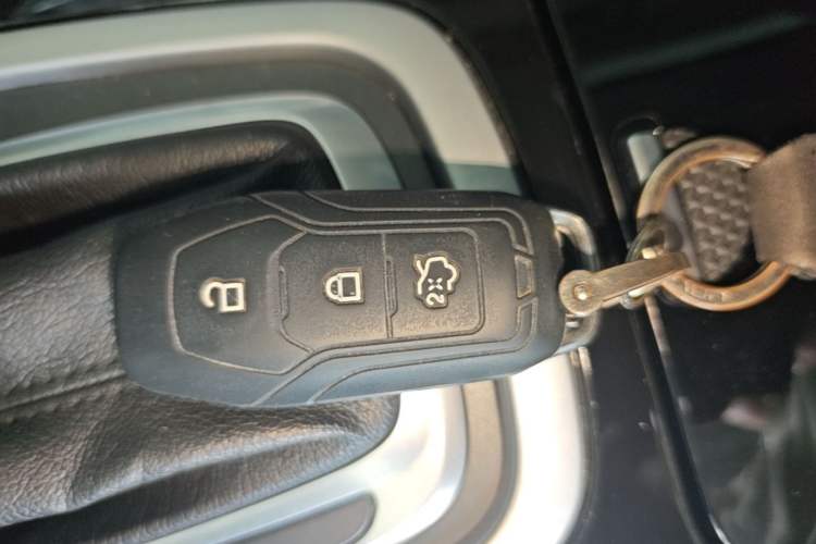 Used Ford Edge 2016 EcoBoost 245 Two-Wheel-Drive Titanium 7-Seater Vehicle Key