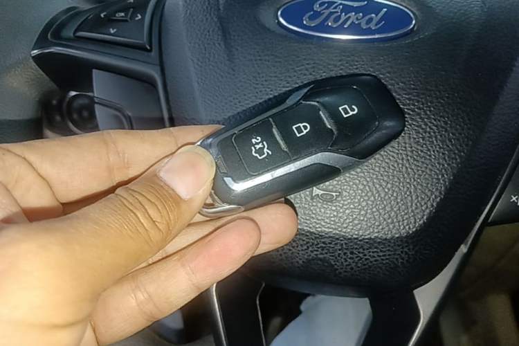 Used Ford Edge 2016 EcoBoost 245 Two-Wheel-Drive Titanium 5-Seater Vehicle Key