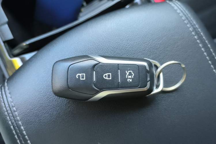 Used Ford Edge 2016 EcoBoost 245 Two-Wheel-Drive Titanium 7-Seater Vehicle Key