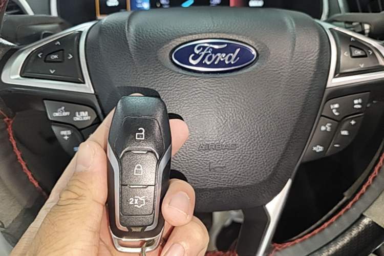 Used Ford Edge 2016 EcoBoost 245 Two-Wheel-Drive Titanium 7-Seater Vehicle Key