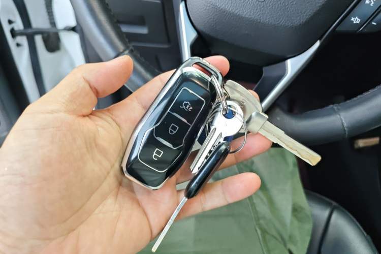 Used Ford Edge 2016 EcoBoost 245 Two-Wheel-Drive Titanium 7-Seater Vehicle Key