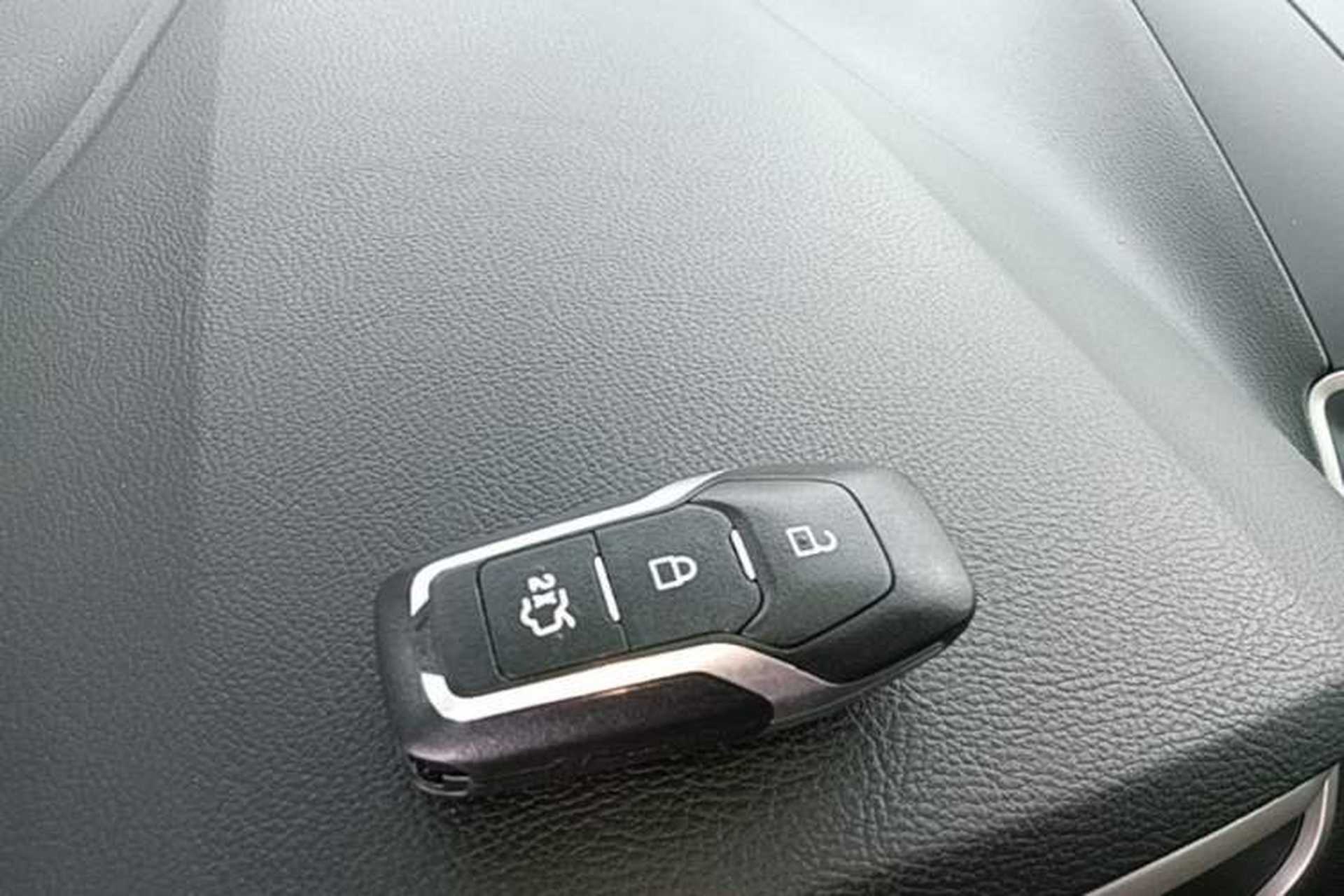 Used Ford Edge 2016 EcoBoost 245 Two-Wheel-Drive Platinum Edition 7-Seater Vehicle Key