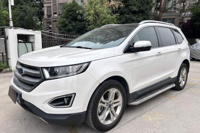 Ojetý Ford Edge 2016 EcoBoost 245 Two-Wheel-Drive Titanium 7-Seater