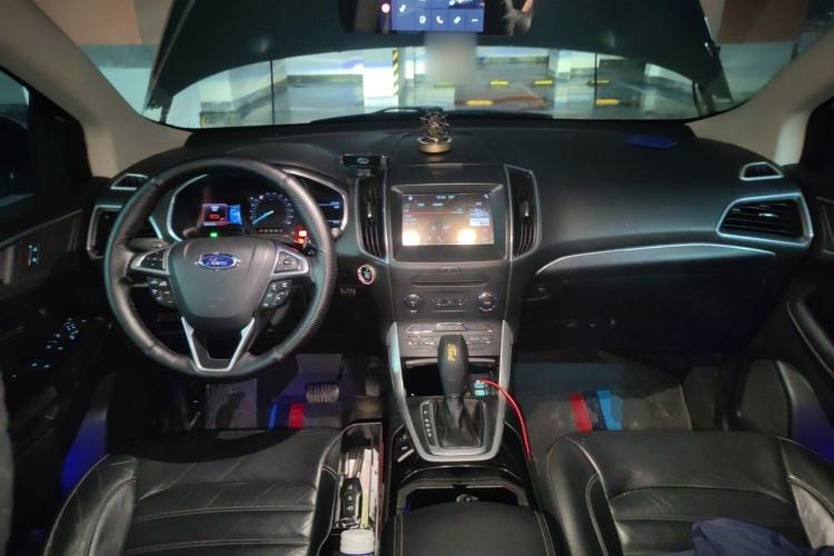 Used Ford Edge 2016 EcoBoost 245 Four-Wheel Drive Titanium Edition 7-Seater Center Console