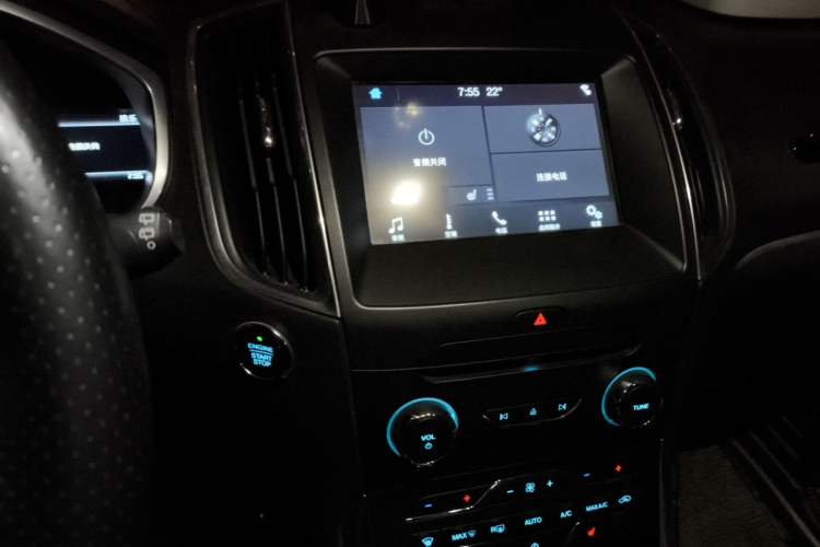 Used Ford Edge 2017 EcoBoost 245 Two-Wheel-Drive Sporty 7-Seater Audio And AC Panel
