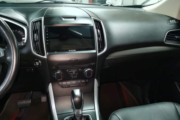 Used Ford Edge 2017 EcoBoost 245 Two-Drive Platinum Edition 5 Seats Audio And AC Panel