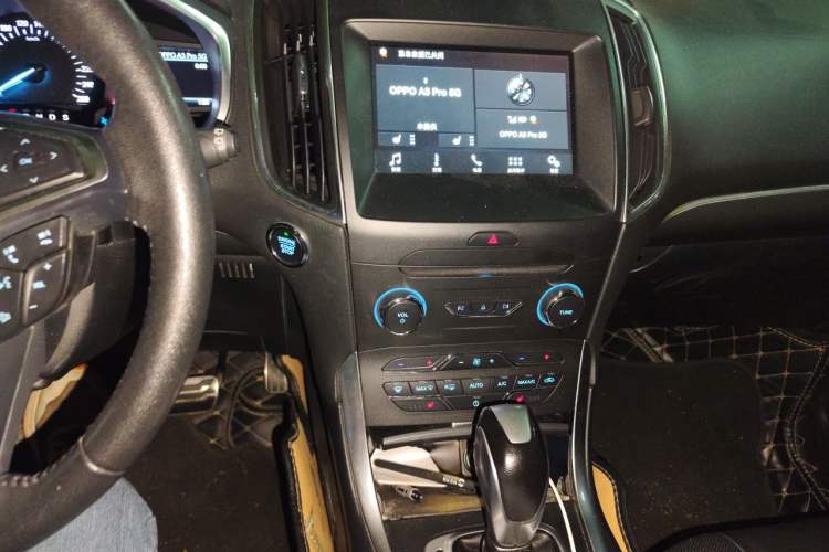 Used Ford Edge 2017 EcoBoost 245 Two-Wheel-Drive Sporty 7-Seater Audio And AC Panel