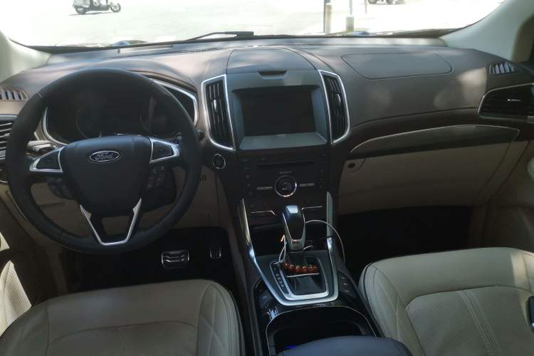 Used Ford Edge 2017 EcoBoost 245 Four-Wheel-Drive Flagship 7-Seater Center Console