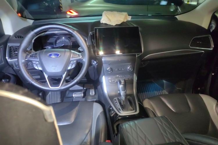 Used Ford Edge 2017 EcoBoost 245 Four-Wheel Drive Sporty 7-Seater Center Console