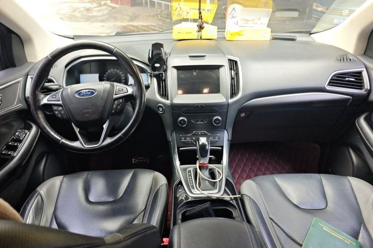 Used Ford Edge 2017 EcoBoost 245 Two-Wheel-Drive Sporty 7-Seater Center Console