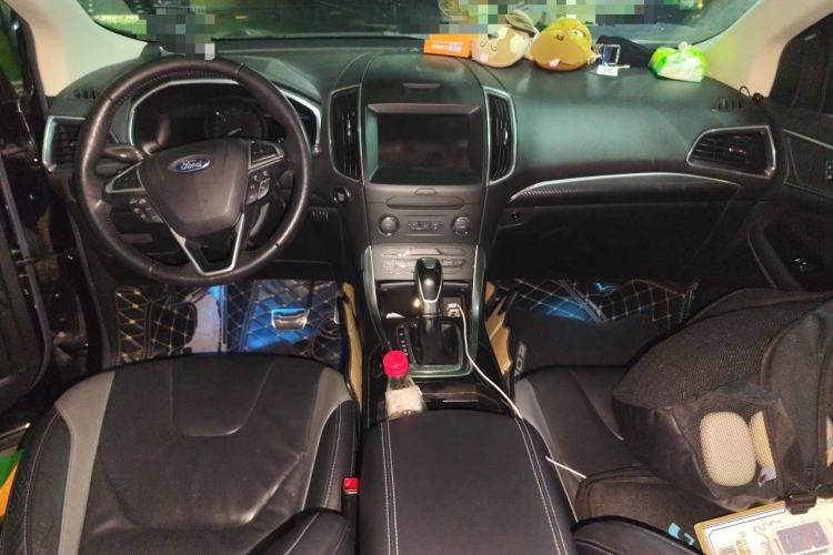 Used Ford Edge 2017 EcoBoost 245 Two-Wheel-Drive Sporty 7-Seater Center Console