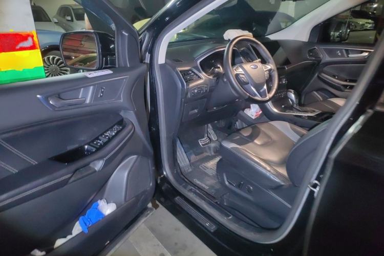 Used Ford Edge 2017 EcoBoost 245 Four-Wheel Drive Sporty 7-Seater Driver Seat