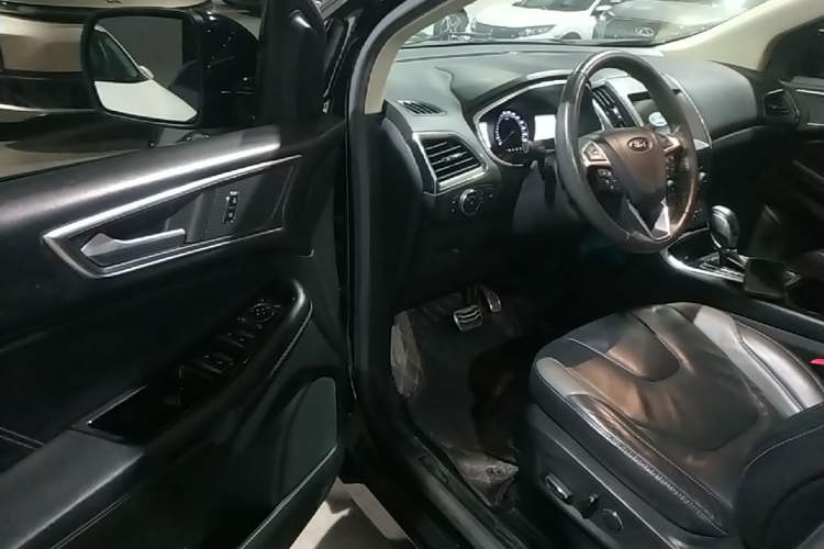 Used Ford Edge 2017 EcoBoost 245 Two-Wheel-Drive Sporty 7-Seater Driver Seat