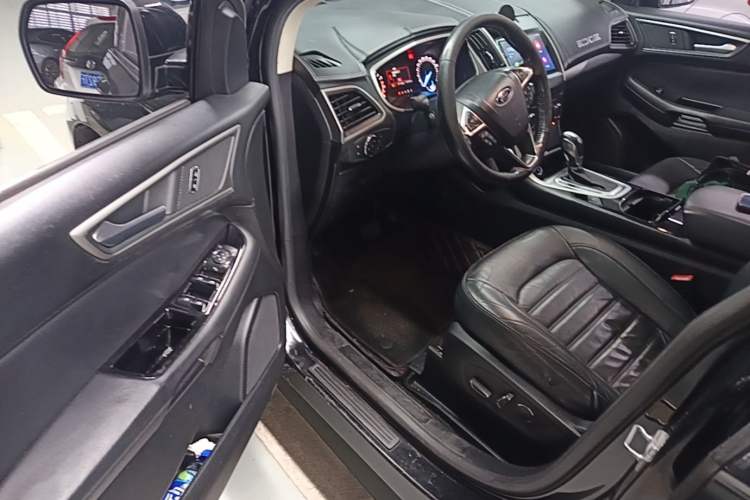 Used Ford Edge 2017 EcoBoost 245 Two-Drive Platinum Edition 5 Seats Driver Seat