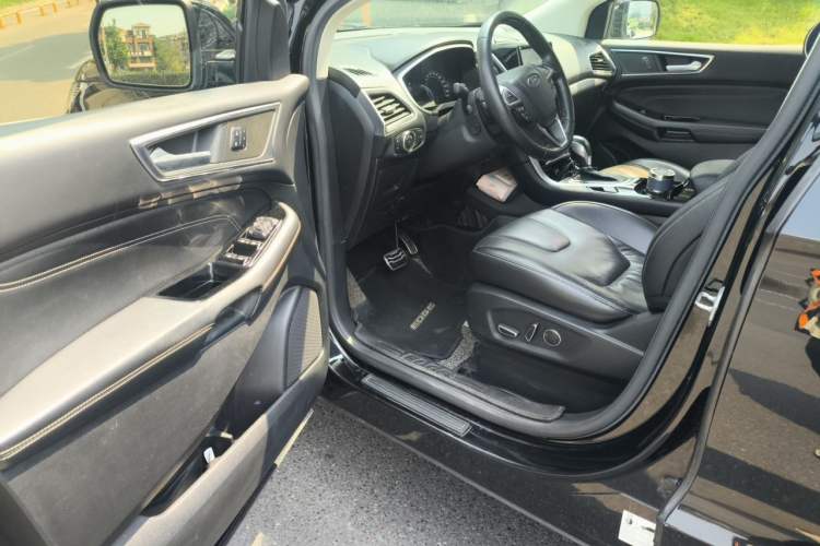 Used Ford Edge 2017 EcoBoost 245 Four-Wheel Drive Sporty 7-Seater Driver Seat