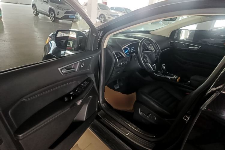 Used Ford Edge 2017 EcoBoost 245 Two-Wheel-Drive Sporty 7-Seater Driver Seat