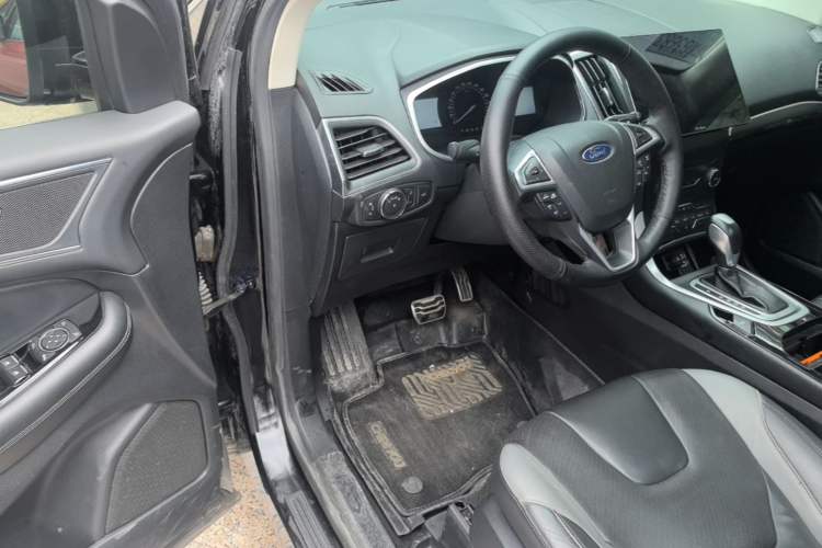 Used Ford Edge 2017 EcoBoost 245 Four-Wheel Drive Sporty 7-Seater Driver Seat