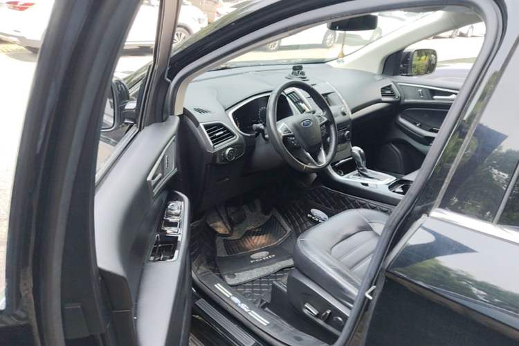 Used Ford Edge 2017 EcoBoost 245 Two-Drive Platinum Edition 5 Seats Driver Seat