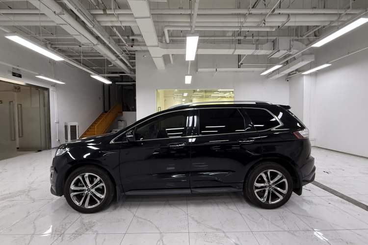 Used Ford Edge 2017 EcoBoost 245 Two-Wheel-Drive Sporty 7-Seater Exterior 2