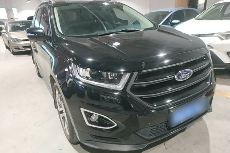 Used Ford Edge 2017 EcoBoost 245 Two-Wheel-Drive Sporty 7-Seater Front Right 45 Deg