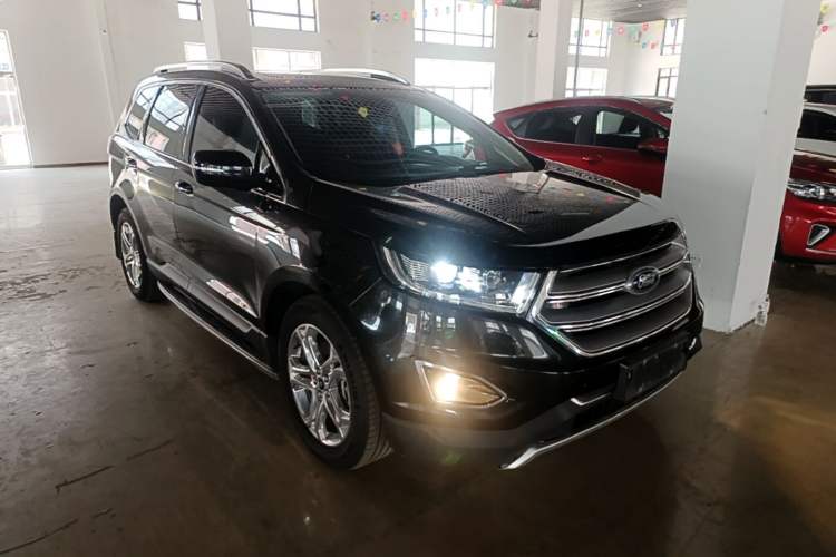 Used Ford Edge 2017 EcoBoost 245 Two-Wheel-Drive Sporty 7-Seater Front Right 45 Deg
