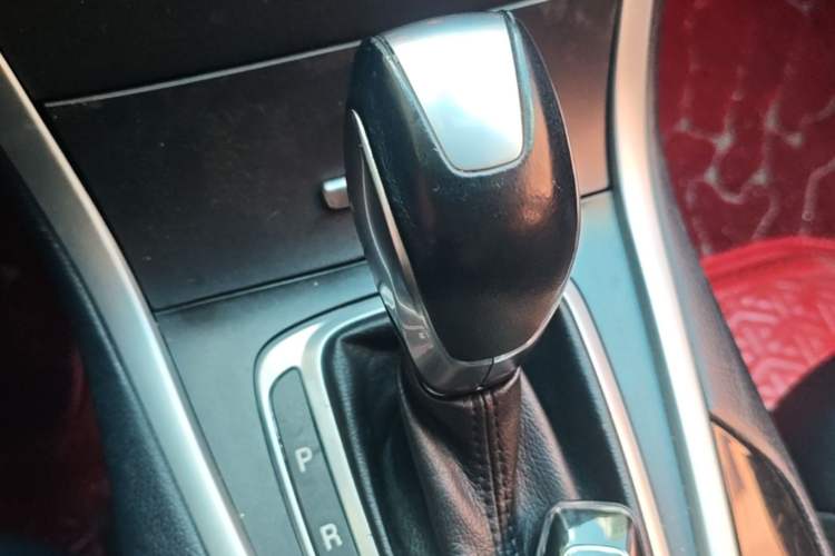 Used Ford Edge 2017 EcoBoost 245 Two-Drive Platinum Edition 5 Seats Gear Lever