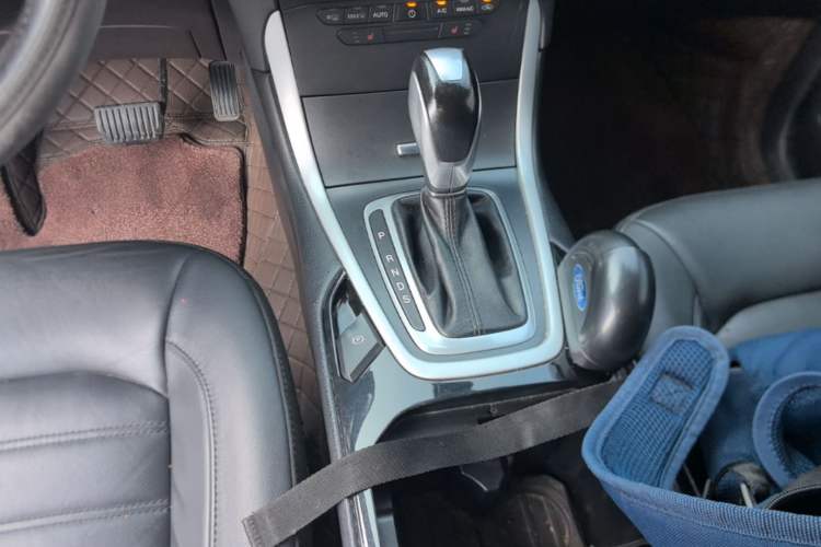 Used Ford Edge 2017 EcoBoost 245 Two-Drive Platinum Edition 5 Seats Gear Lever