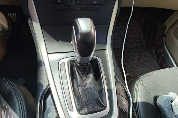 Used Ford Edge 2017 EcoBoost 245 Two-Drive Platinum Edition 5 Seats Gear Lever