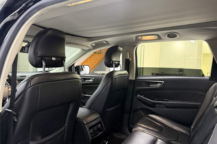 Used Ford Edge 2017 EcoBoost 245 Two-Wheel-Drive Sporty 7-Seater Headliner