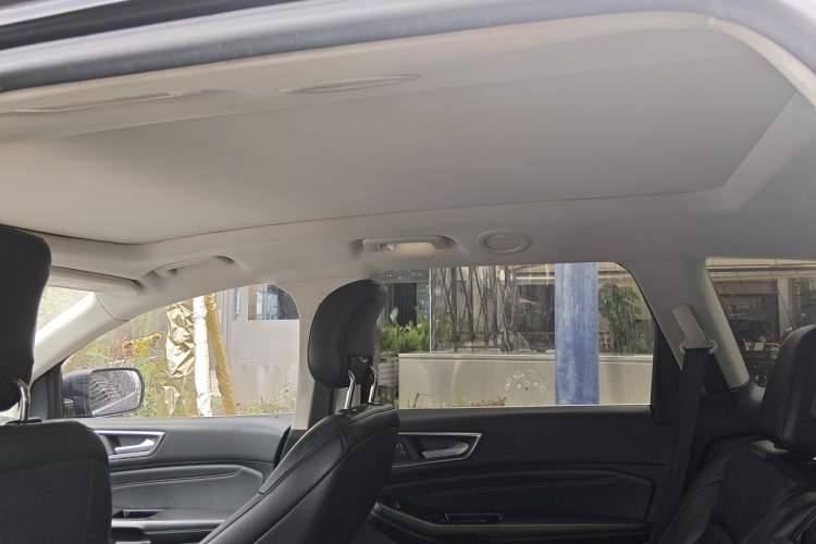 Used Ford Edge 2017 EcoBoost 245 Two-Wheel-Drive Sporty 7-Seater Headliner