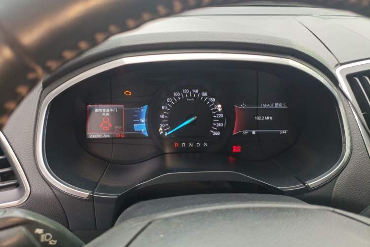 Used Ford Edge 2017 EcoBoost 245 Two-Wheel-Drive Sporty 7-Seater Instrument Cluster