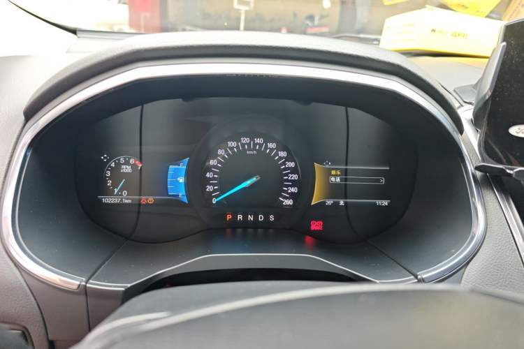 Used Ford Edge 2017 EcoBoost 245 Two-Wheel-Drive Sporty 7-Seater Instrument Cluster