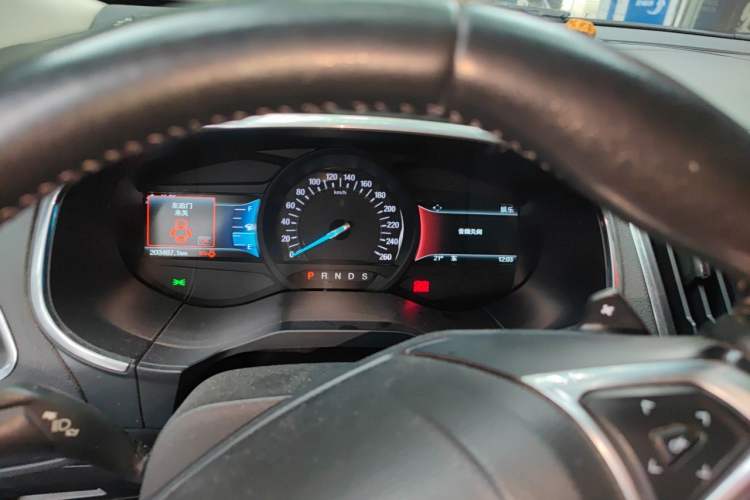 Used Ford Edge 2017 EcoBoost 245 Two-Wheel-Drive Sporty 7-Seater Instrument Cluster