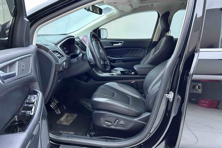 Used Ford Edge 2017 EcoBoost 245 Four-Wheel Drive Sporty 7-Seater Interior 1