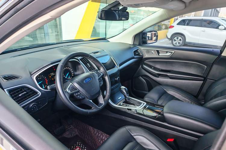 Used Ford Edge 2017 EcoBoost 245 Two-Drive Platinum Edition 5 Seats Interior 2
