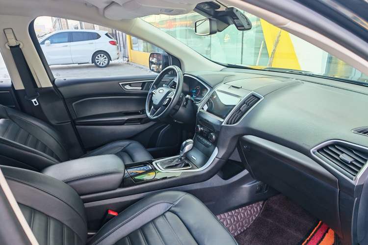 Used Ford Edge 2017 EcoBoost 245 Two-Drive Platinum Edition 5 Seats Interior 3