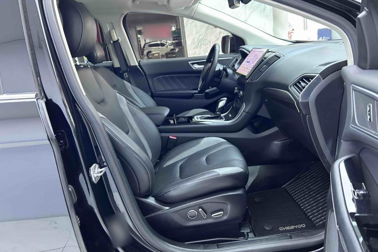 Used Ford Edge 2017 EcoBoost 245 Four-Wheel Drive Sporty 7-Seater Interior 3