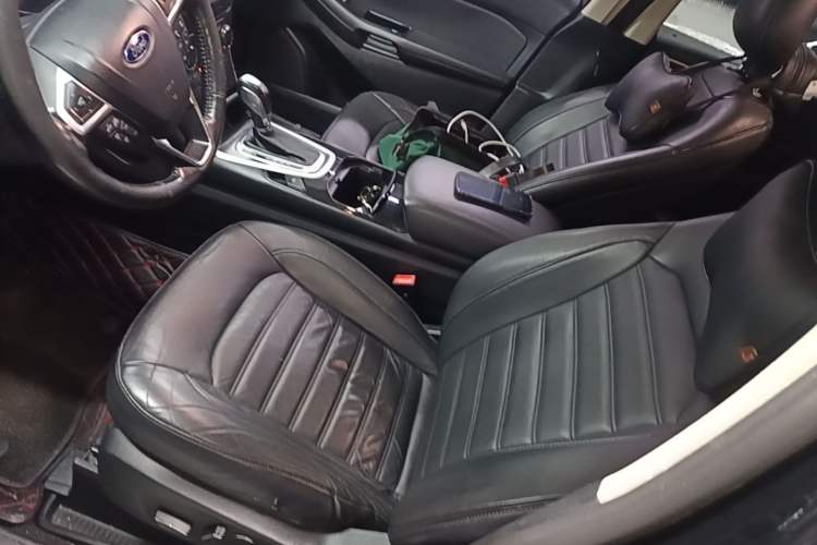 Used Ford Edge 2017 EcoBoost 245 Two-Drive Platinum Edition 5 Seats Left Front Seat