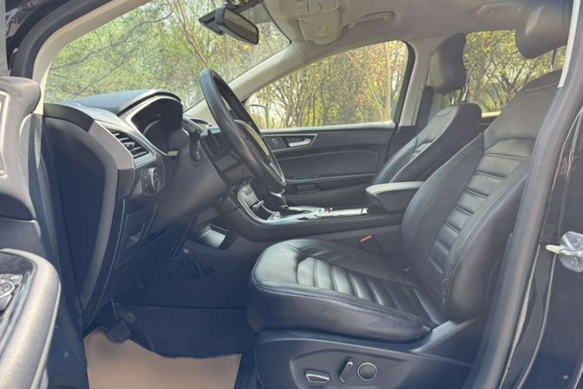 Used Ford Edge 2017 EcoBoost 245 Two-Drive Platinum Edition 5 Seats Left Front Seat