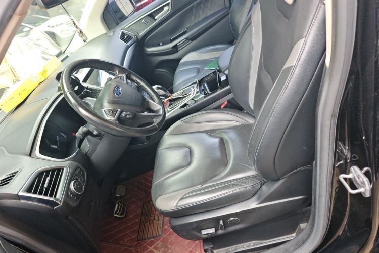 Used Ford Edge 2017 EcoBoost 245 Two-Wheel-Drive Sporty 7-Seater Left Front Seat
