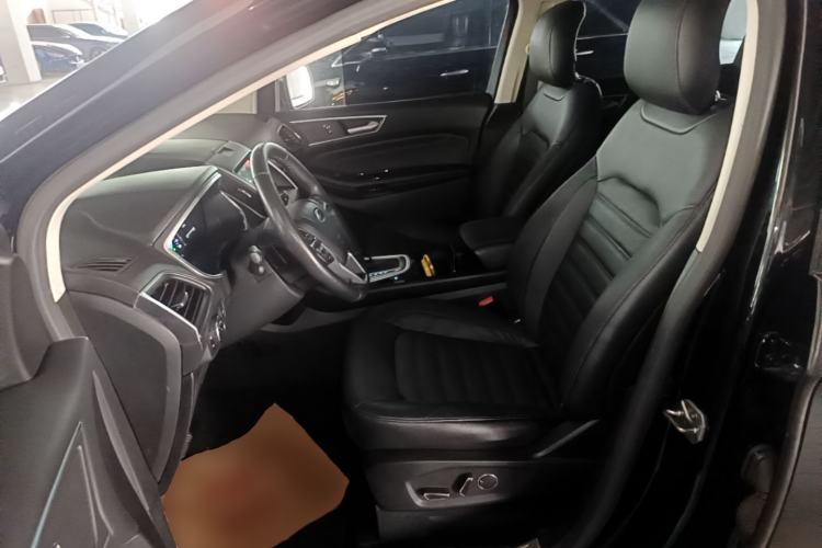 Used Ford Edge 2017 EcoBoost 245 Two-Wheel-Drive Sporty 7-Seater Left Front Seat