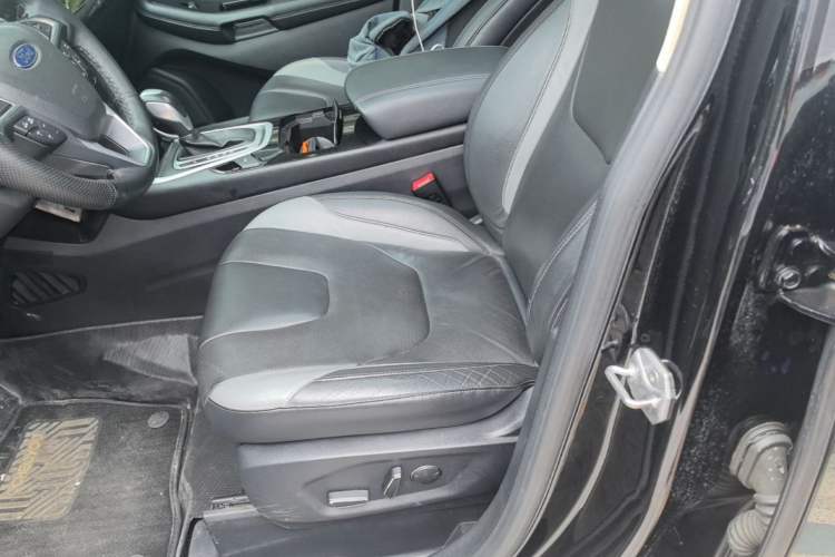 Used Ford Edge 2017 EcoBoost 245 Four-Wheel Drive Sporty 7-Seater Left Front Seat