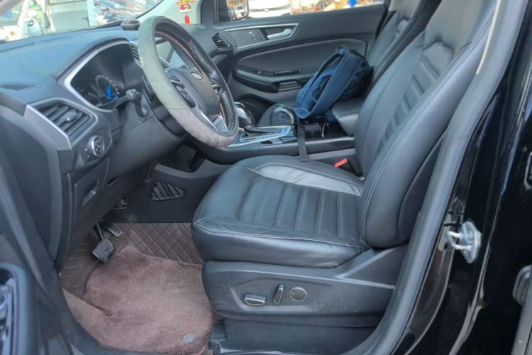 Used Ford Edge 2017 EcoBoost 245 Two-Drive Platinum Edition 5 Seats Left Front Seat