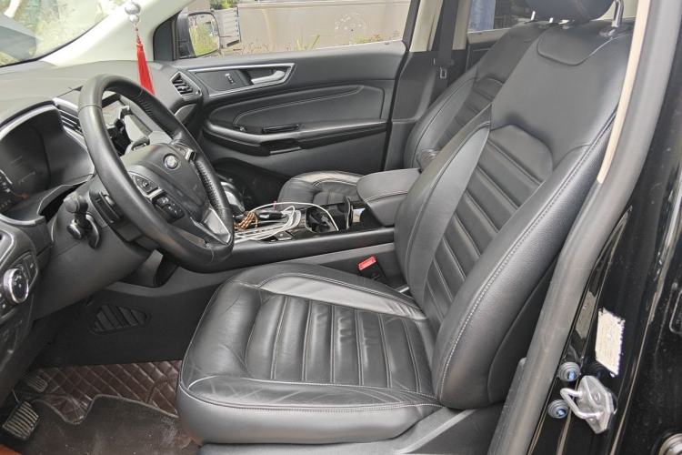 Used Ford Edge 2017 EcoBoost 245 Two-Wheel-Drive Sporty 7-Seater Left Front Seat