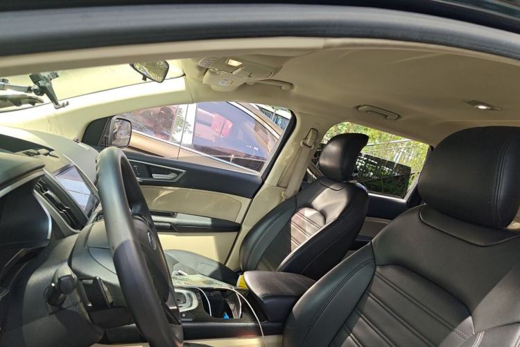 Used Ford Edge 2017 EcoBoost 245 Two-Drive Platinum Edition 5 Seats Left Front Seat