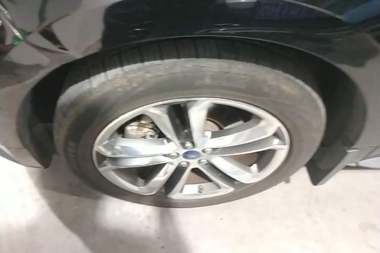 Used Ford Edge 2017 EcoBoost 245 Two-Wheel-Drive Sporty 7-Seater Left Front Wheel Hub
