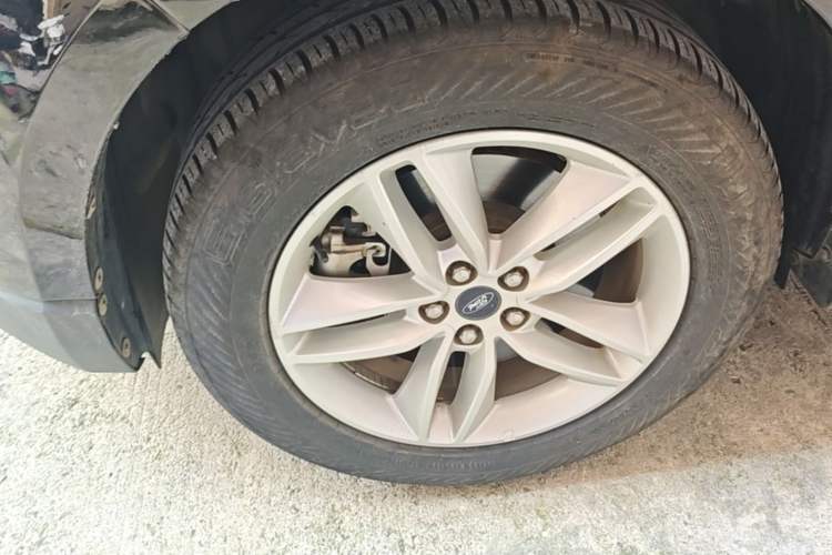 Used Ford Edge 2017 EcoBoost 245 Two-Drive Platinum Edition 5 Seats Left Front Wheel Hub