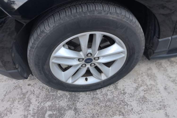 Used Ford Edge 2017 EcoBoost 245 Two-Drive Platinum Edition 5 Seats Left Front Wheel Hub