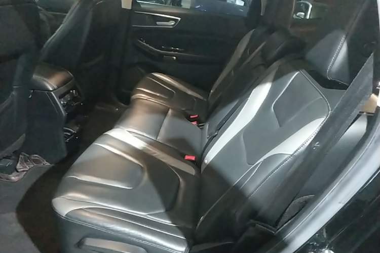 Used Ford Edge 2017 EcoBoost 245 Two-Wheel-Drive Sporty 7-Seater Left Rear Seat